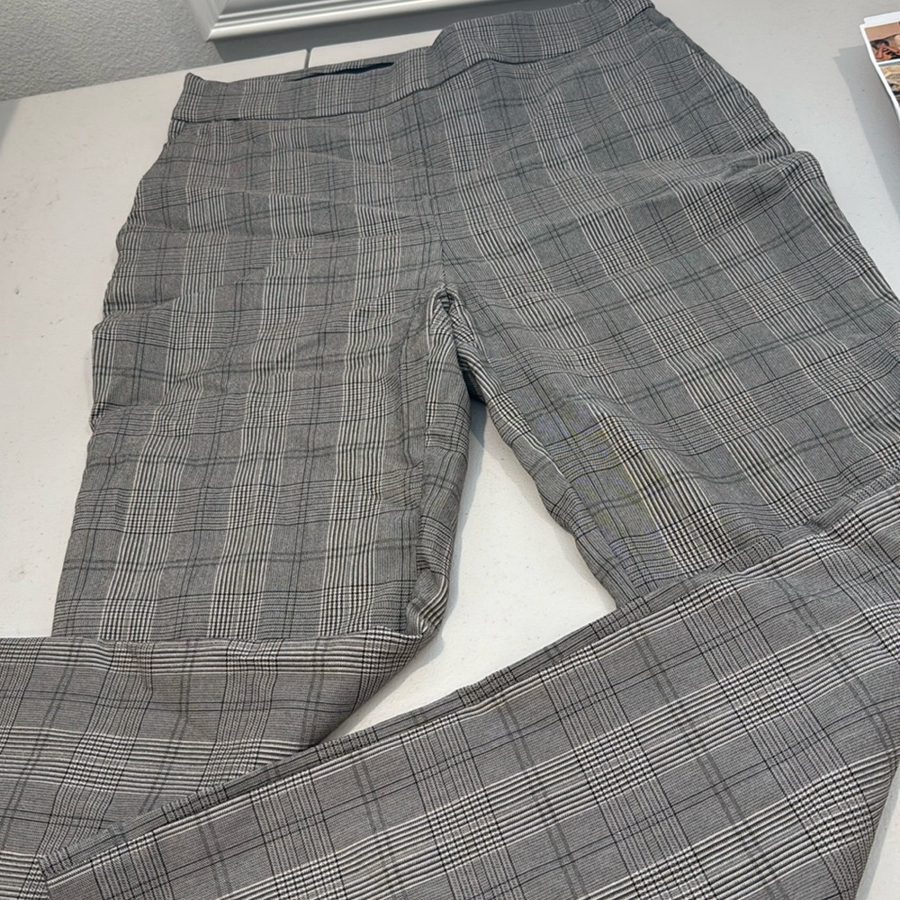 Hillary Radley slacks sz S pull on with 2 side pockets w 2 faux pockets in back